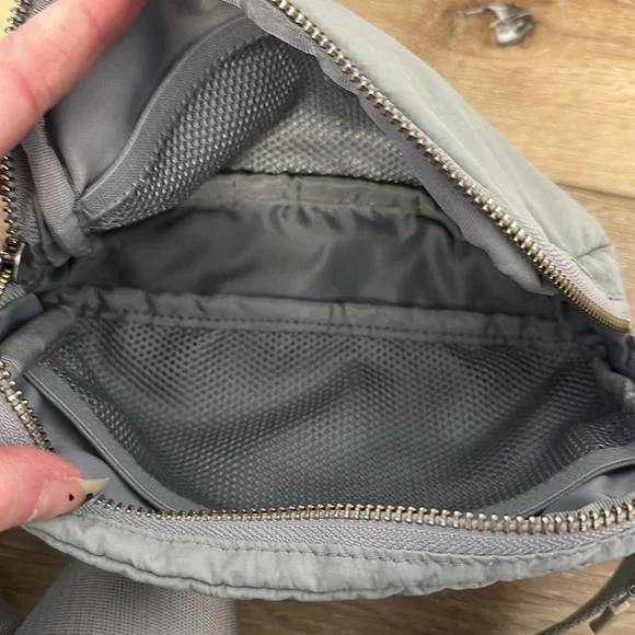 lululemon athletica Lululemon Everywhere Bag Silver Drop - Picture 8 of 10